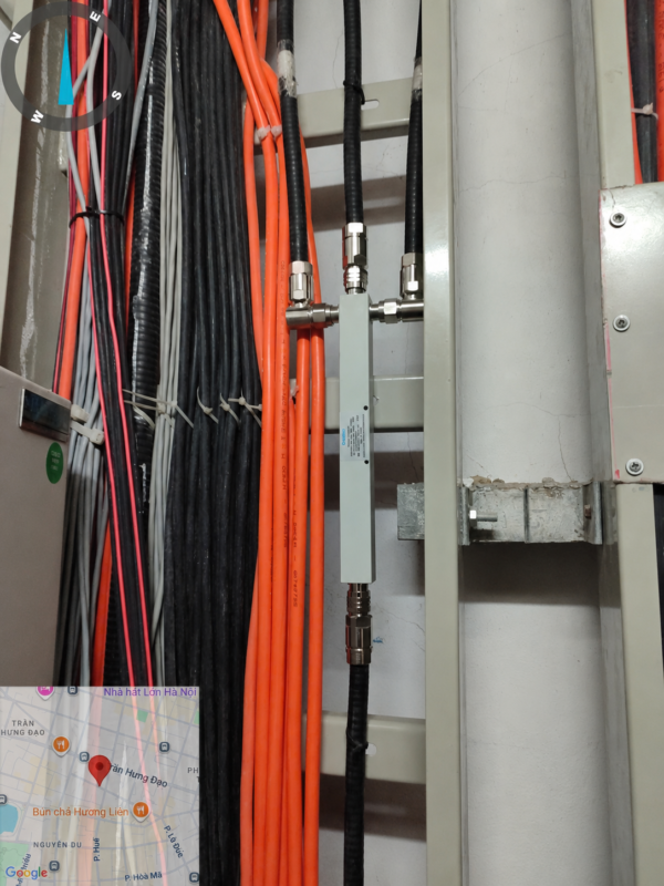 Splitter coupler hệ thống IBS lắp trong trục kỹ thuật với RF connector và feeder cable